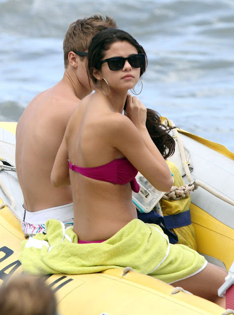 selena gomez hot sexy bikini pics photos with justin bieber hawii may 26