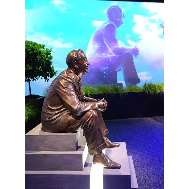 Walt the Dreamer, new Walt Disney statue, EPCOT Dreamers Point, D23 Expo