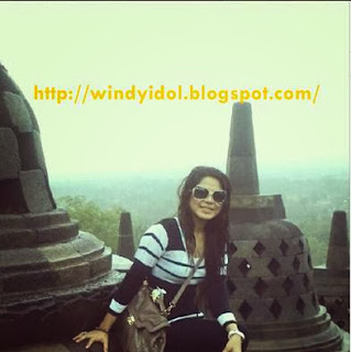 Foto Windy Idol Sedang Berada Di Candi Borobudur