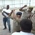 गोरखपुर में सपाइयों पर पुलिस ने किया लाठीचार्ज, अखिलेश से मिलने एयरपोर्ट में घुसने की कर रहे थे कोशिश