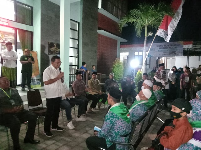 Dini Hari 44 Jamaah Haji Asal Buleleng Wakil Bupati Buleleng Lepas Pemberangkatan Menuju Embarkasi Surabaya Untuk melaksanakan Haji Tahun 2022