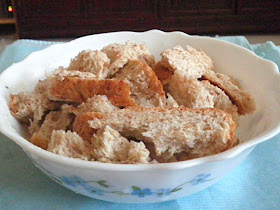 Microwave Bread Pudding Recipe @ http://treatntrick.blogspot.com