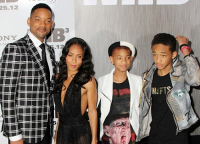 Foto de Jada Pinkett Smith posando junto a su familia