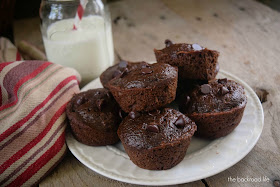  So delicious, moist, and chocolaty! This double chocolate zucchini muffin recipe is a great way to use zucchini in the garden! Make bread too!