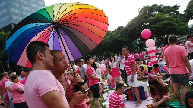 Singapore to decriminalise sex between men