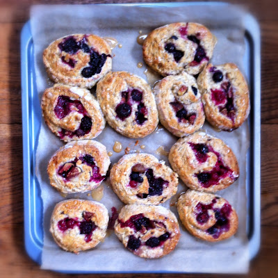 Fig, blackberry and fennel spelt soda bread buns ©bighomebird