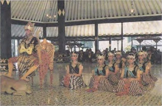 Bentuk penyajian tari kelompok dalam sajian Wayang Wong gaya Yogyakarta