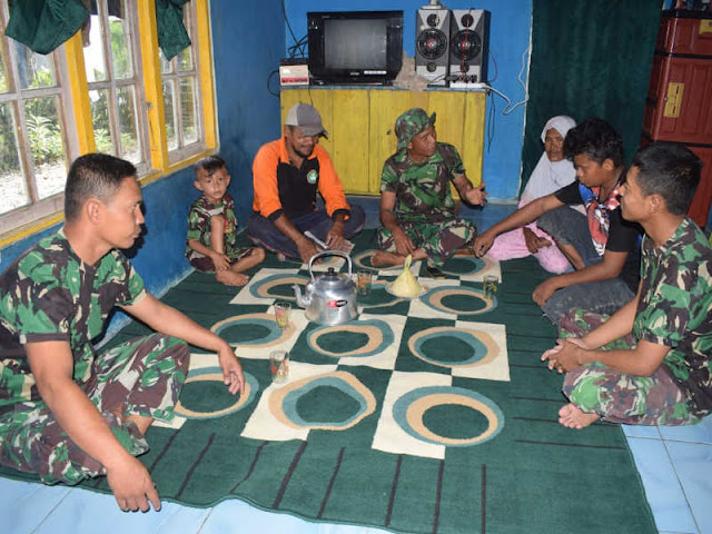  Tinggal dan Tidur Dirumah Warga Sounolu, Bukti TNI Adalah Tentara Rakyat