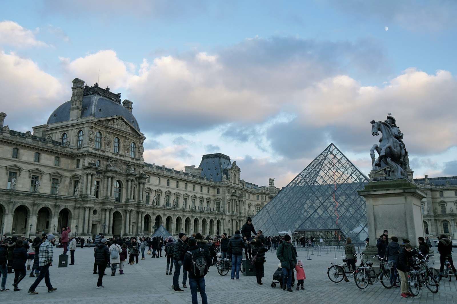 ルーヴル・ピラミッド（Pyramide du Louvre）