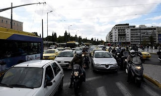 Νέος ΚΟΚ: Τριπλασιάζονται τα πρόστιμα – Αφαίρεση άδειας για κινητό, ζώνη, κράνος και 