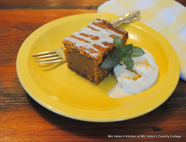 Pumpkin Blondie's at Miz Helen's Country Cottage