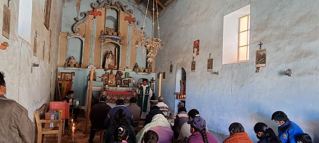 Eindrücke vom Gottesdienst in Chuqui Bolivien