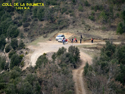 El Coll de la Baumeta situat entre el Serrat de Sant Isidre i la Serra de Campdeparets