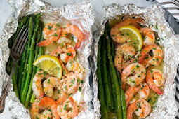 Shrimp and Asparagus Foil Packs with Garlic Lemon Butter Sauce