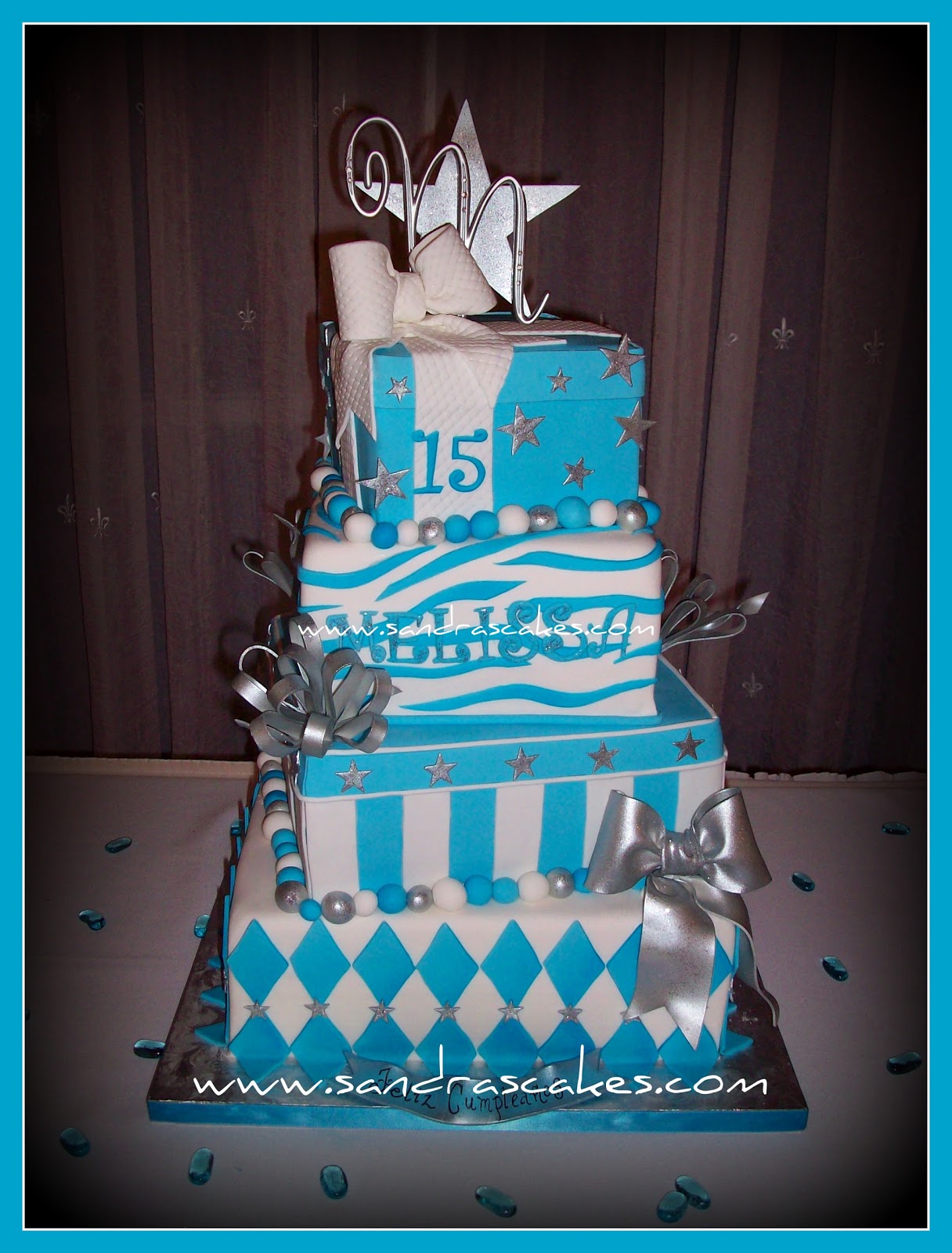 cool cakes Quinceañera Cake