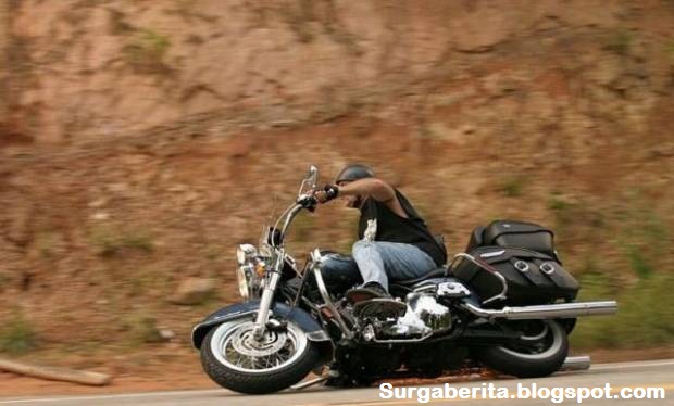 Beginilah Jadinya Jika Baru Belajar Naik Harley Davidson Tapi Udah Sombong [ www.BlogApaAja.com ]