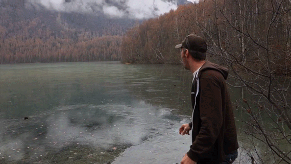 Guy Skipped Some Rocks On A Frozen Lake In Alaska And Was Amazed By The Extraordinary Sound