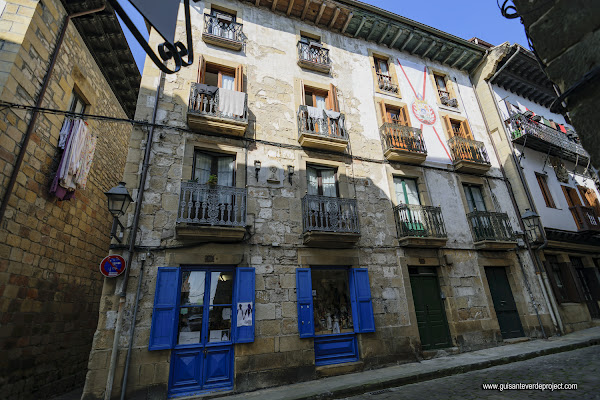 Calle Mayor - Hondarribia, por El Guisante Verde Project