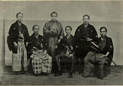 Samuráis. La foto es de un libro titulado: old and new Japon del año 1897. Lacasamundo. com