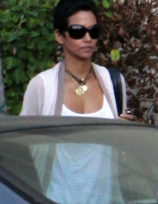 halle berry short hair back. Halle Berry resurrects the