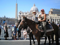 Babette e Paul in Piazza San Pietro a Roma