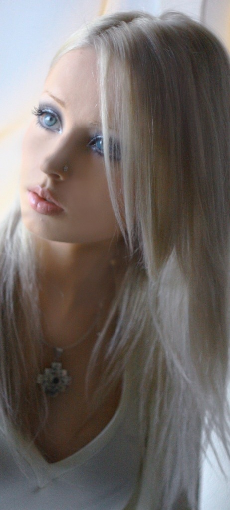 Valeria Lukyanova Barbie pictures