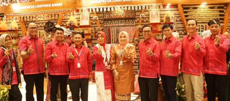 Ketua Dekranasda Lamsel Hadir Dalam Gelaran Kriya Nusa 2023