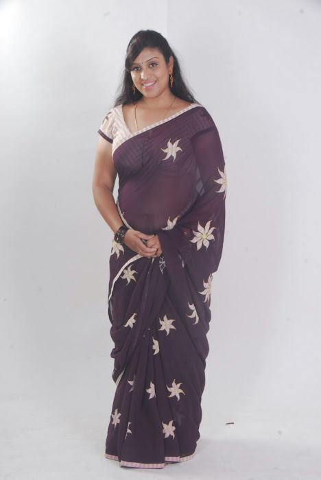 uma character artist in saree hot photoshoot