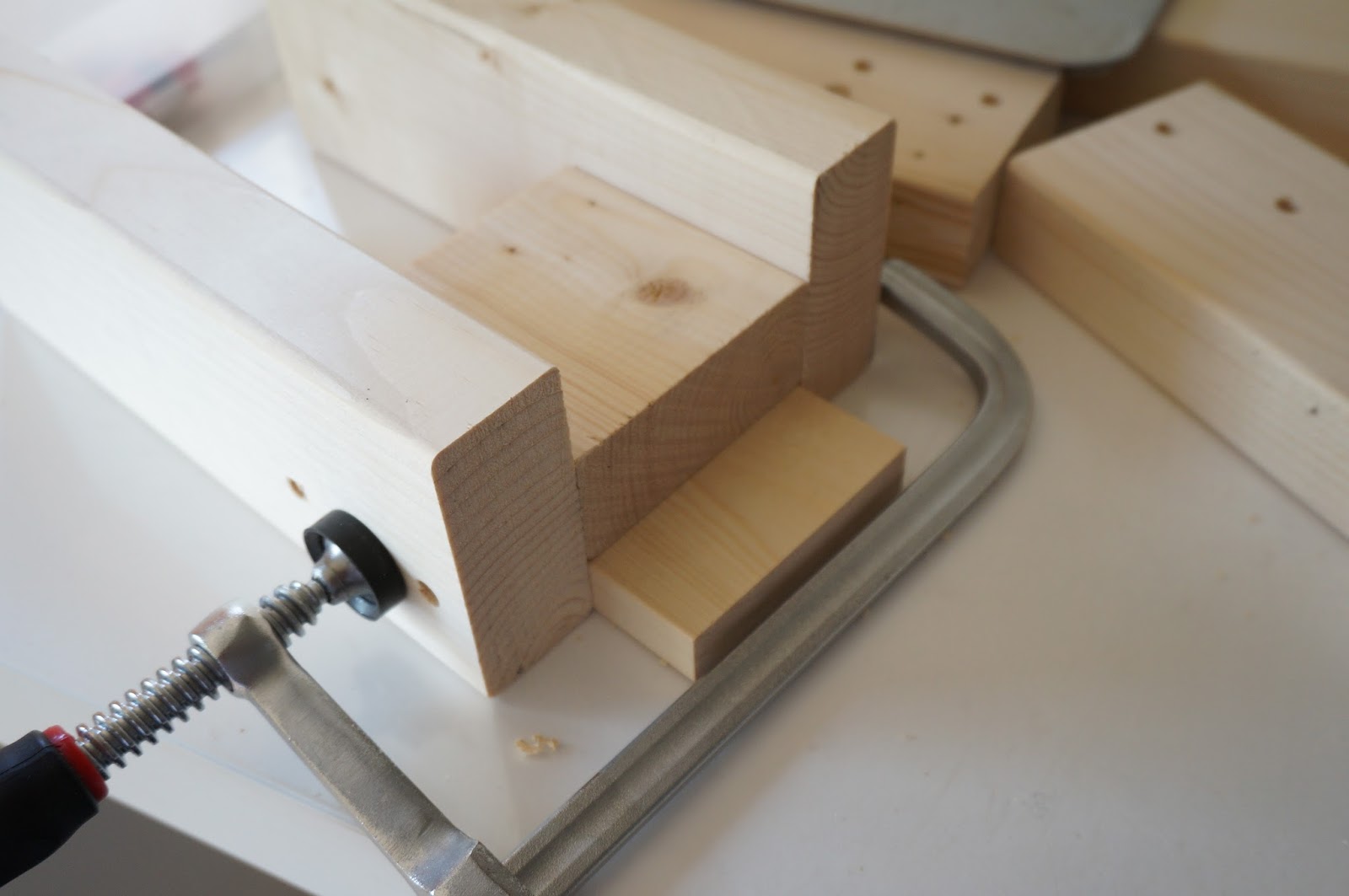 Something Good By Diy 手作りのステキな何か 庭仕事用の椅子 製作記録 その１ 脚の組み立てです