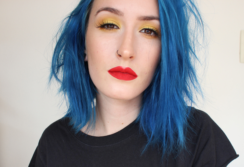 Yellow makeup pour primary colors inspiration