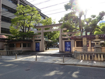 坐摩神社　大小3つの鳥居が横に組み合わさった珍しい三ツ鳥居