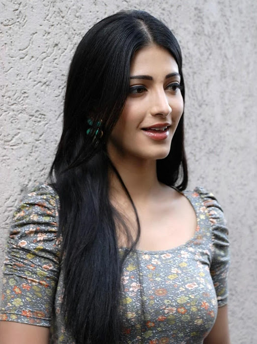 sruthi hasan at oh my friend movie promotion unseen pics