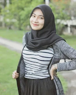 Hijabers cantik Ririn Putri Anjani