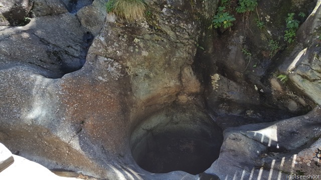 A glacier pothole formed by glacier meltwater that formed whirlpools with speeds of up to 200 km/h, which scoured cylindrical cavities in the rock.