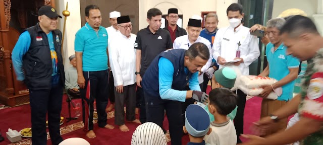 Wali Kota Jaktim Santuni Yatim dalam Safari Jum'at di Masjid Nurul Huda