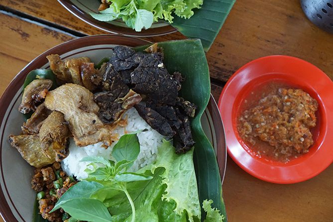 Menu Sego Sambel menjadi andalan di Warung Cari Makan Solo