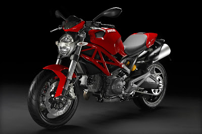 Ducati_Monster_696_2011_1620x1080_Front_Angle