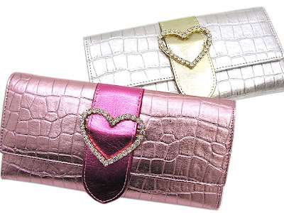 Most Samantha Thavasa bags and wallets use