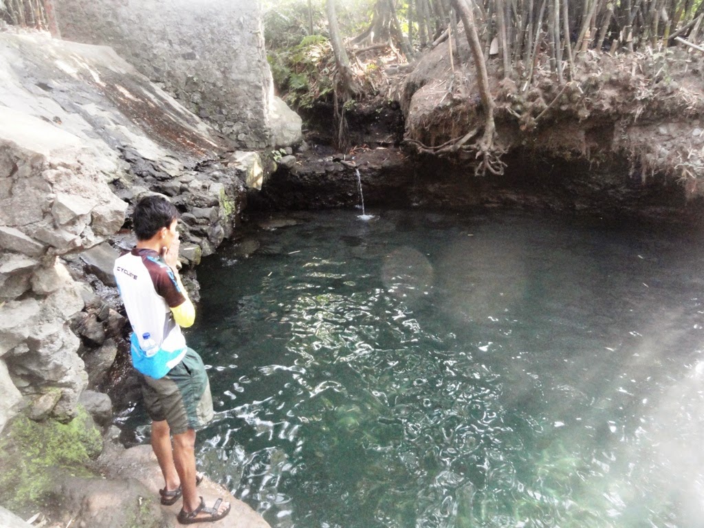 Narsis dulu dipemandian Tirta Budi (Blue Lagoon) Jogja