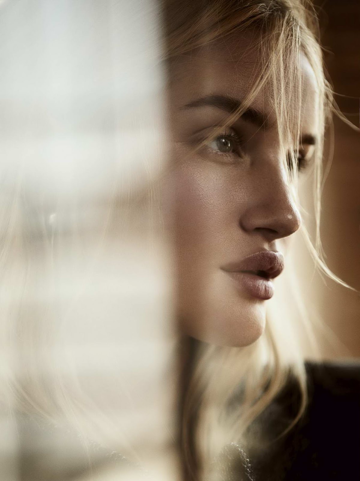 Rosie Huntington-Whiteley sexy fashion model magazine photo