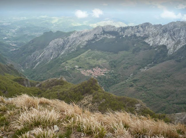 Valle di Vinca vista dal crinale