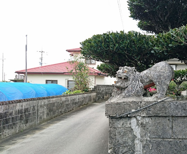 小波蔵集落の石獅子の写真