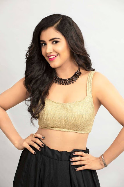 Malavika sharma hot armpit pics 