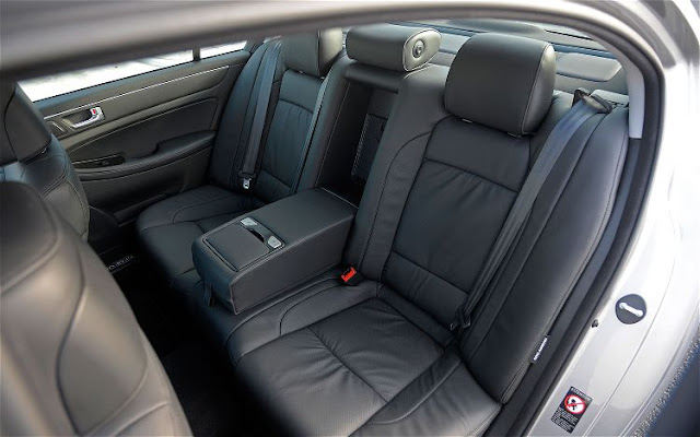 2012 Hyundai Genesis Sedan 5.0 R-Spec view rear seats