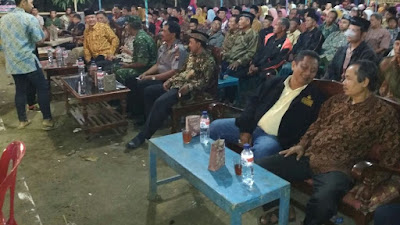 Anggota Polsek Pituruh Hadiri Acara Suronan Di Desa Kalimati