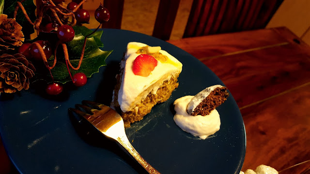Božična tortica z muškatno bučko in mandljevim maslom brez glutena, brez laktoze