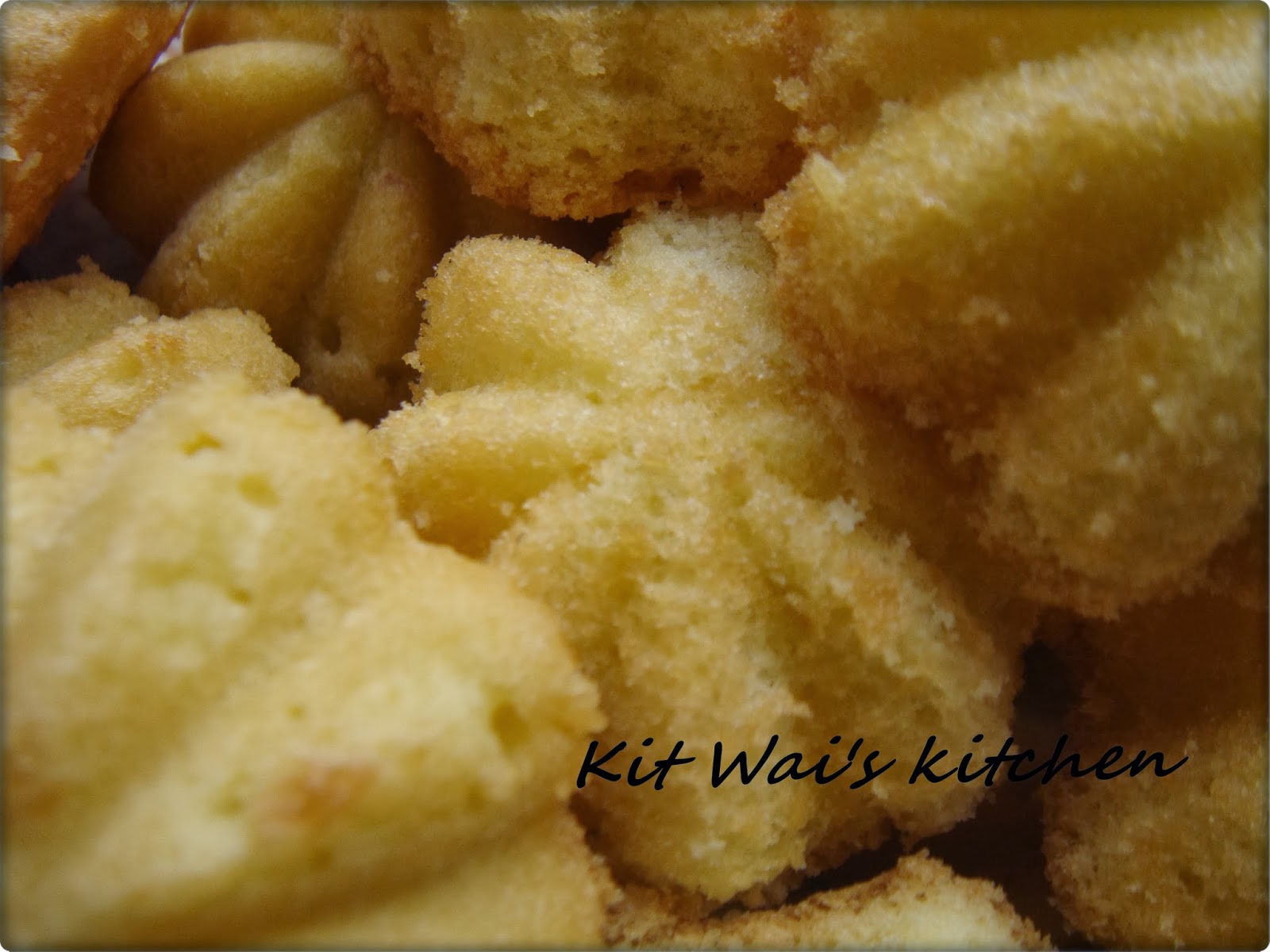 Kit Wai's kitchen : 烤小鸡蛋糕 ~ Kuih Bahulu