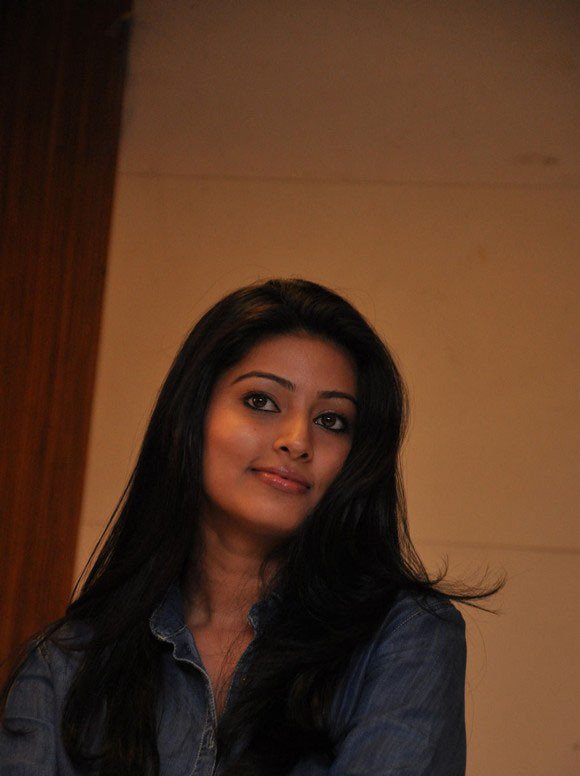 Actress Sneha Latest HD Images
