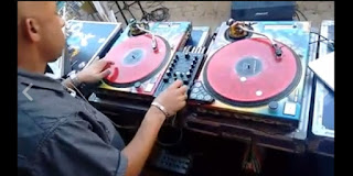  https://www.facebook.com/DjKituty/videos/10209247475018309/