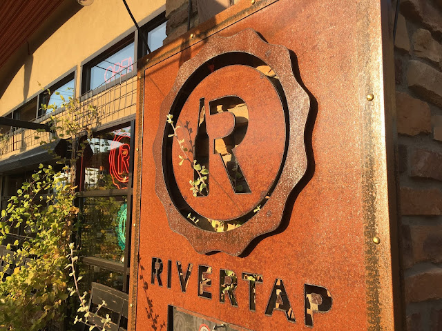 We visited Rivertap in The Dalles, Oregon for Buffalo Wings.  